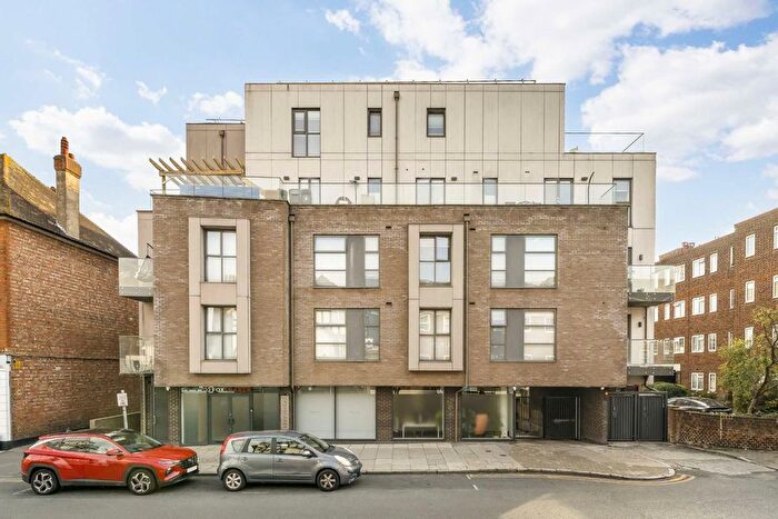 2 Bedroom Flat For Sale In Brent Street, London, NW4