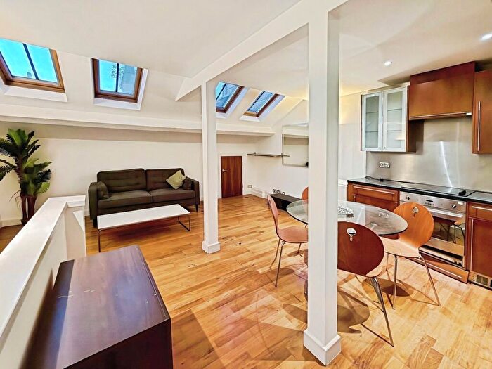 2 Bedroom Flat To Rent In Park Row, Leeds, West Yorkshire, LS1