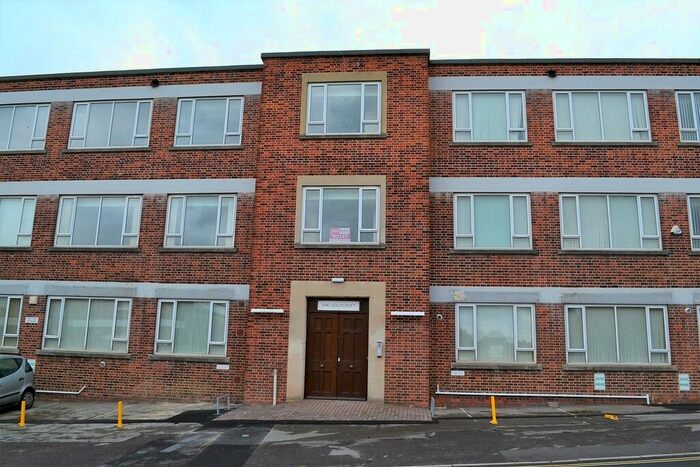 1 Bedroom Flat To Rent In Goldcroft, Yeovil, BA21