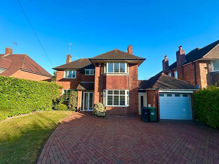 3 Bedroom Detached House To Rent In Holbeache Road, Kingswinford, DY6