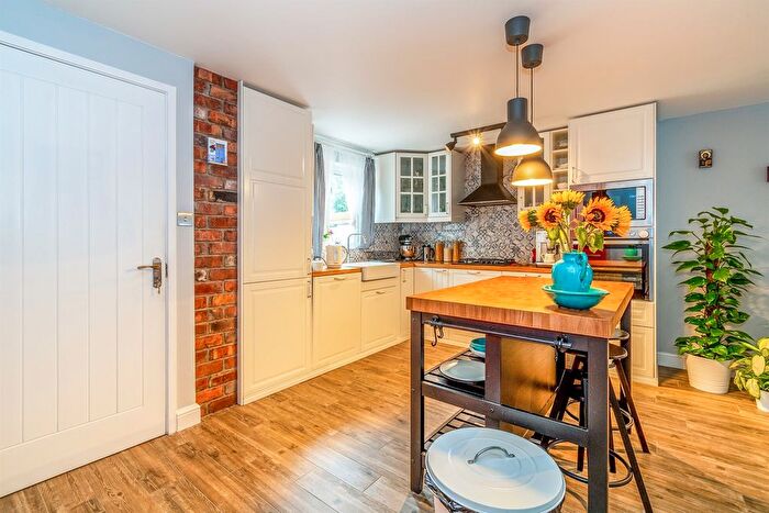 3 Bedroom Barn Conversion To Rent In Osborne Road North, Southampton, SO17