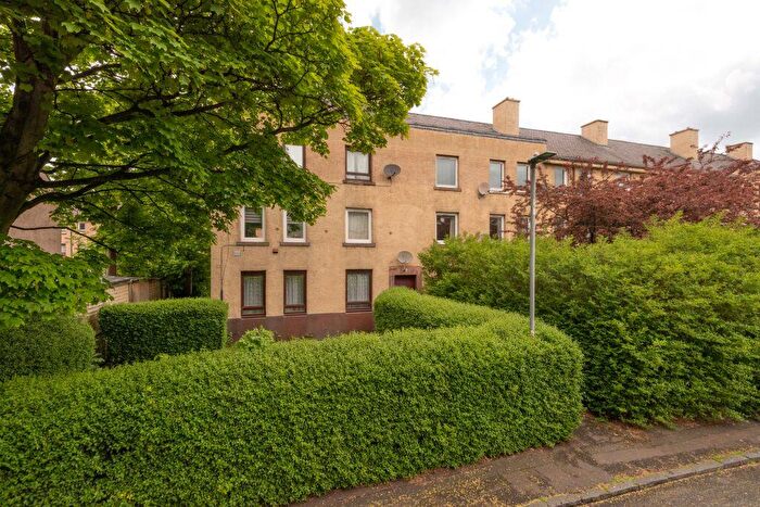 2 Bedroom Flat For Sale In / Loganlea Terrace, Edinburgh, EH7