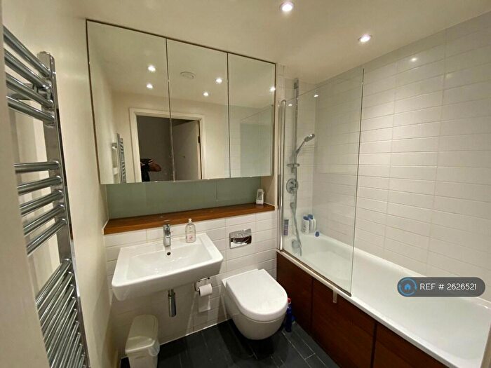2 Bedroom Flat To Rent In Hermitage, Reading, RG1