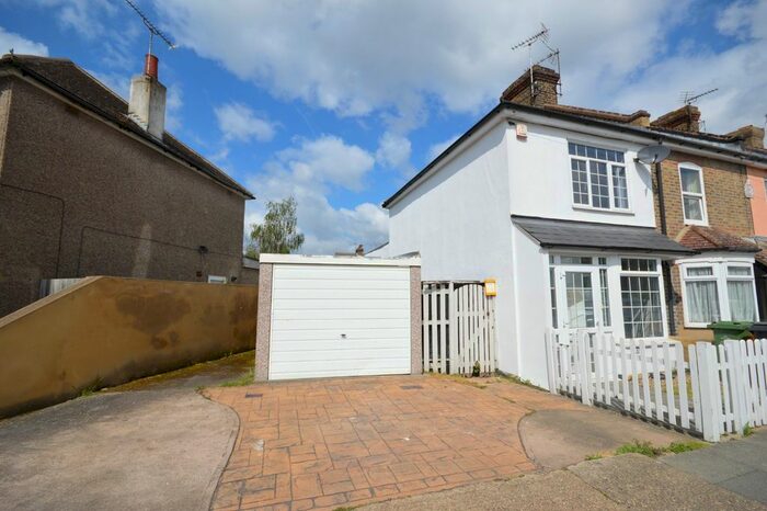 2 Bedroom End Of Terrace House To Rent In Church Road, Swanscombe, Kent, DA10