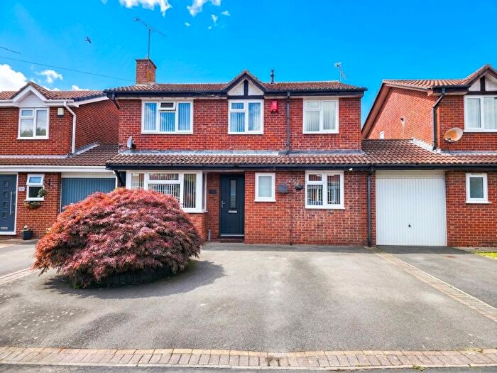 4 Bedroom Detached House For Sale In Hogarth Close, Bedworth, Warwickshire, CV12