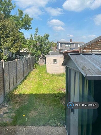 2 Bedroom Flat To Rent In Fullwell Avenue, Ilford, IG5