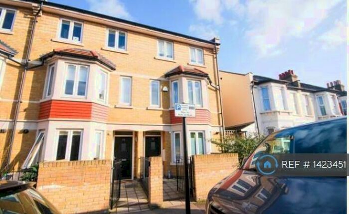 4 Bedroom Semi-Detached House To Rent In Claude Road, London, E10