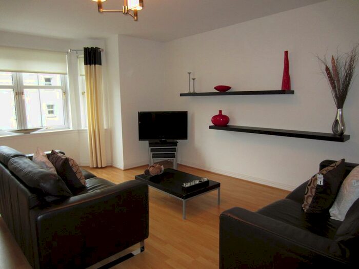 2 Bedroom Flat To Rent In Albury Mansions, First Floor Left, AB11