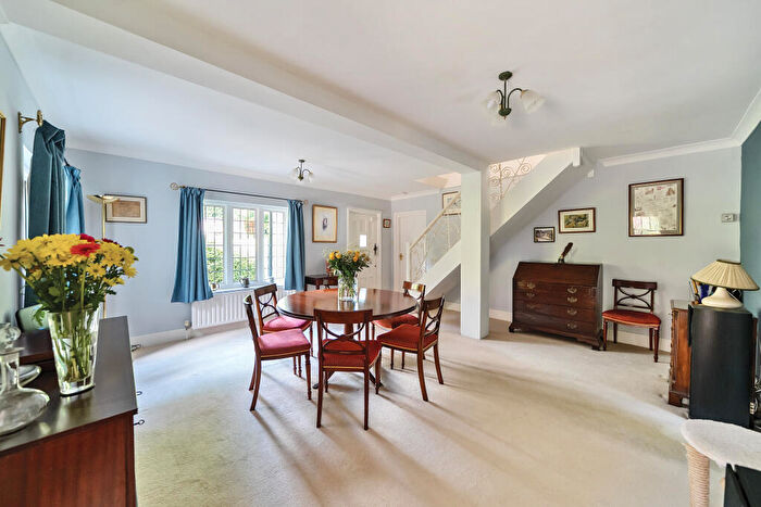 4 Bedroom Detached House For Sale In Weald Way, Caterham, CR3