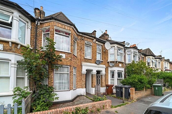 2 Bedroom Flat For Sale In Claude Road, Leyton, London, E10