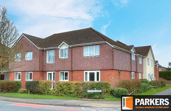 2 Bedroom Flat For Sale In Royston Court, Totton, SO40