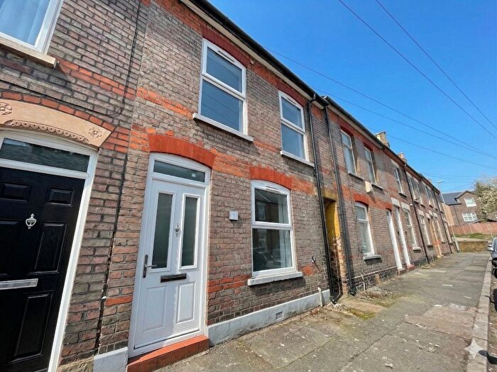 4 Bedroom Terraced House For Sale In Tavistock Crescent, Luton, Bedfordshire, LU1