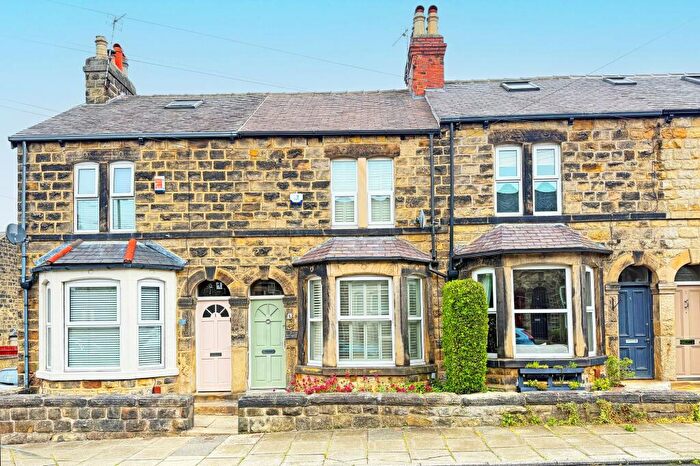 2 Bedroom Terraced House For Sale In Grove Park Walk, Harrogate, HG1