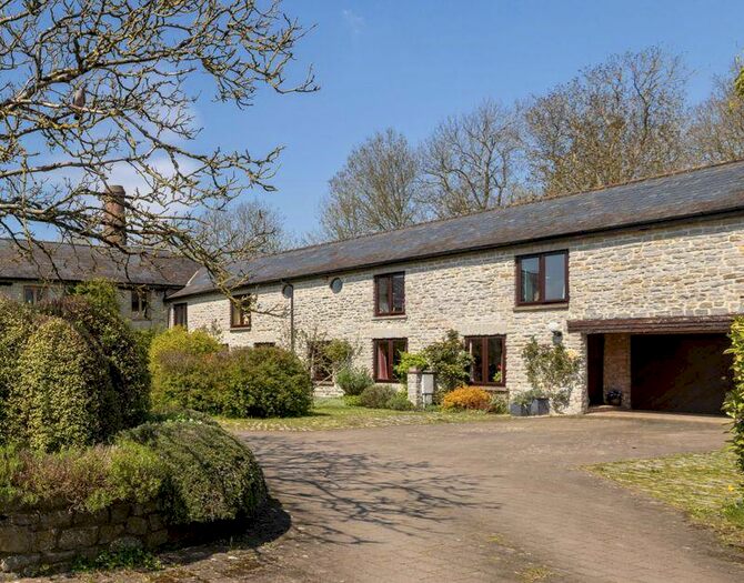 5 Bedroom Terraced House For Sale In Rural Barn Conversion Near Pylle, BA4