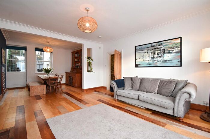 4 Bedroom Maisonette For Sale In East Ascent, St. Leonards-On-Sea, TN38