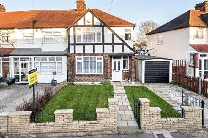 3 Bedroom Property To Rent In Aviemore Way, Beckenham, BR3