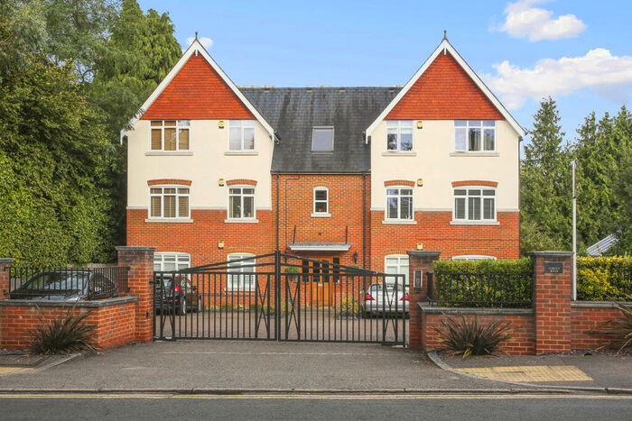 2 Bedroom Apartment To Rent In Ashley Road, Walton, KT12