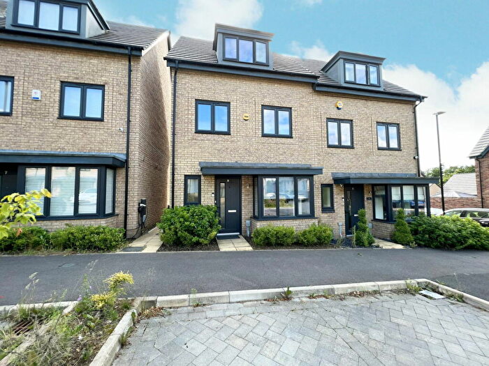 3 Bedroom Semi-Detached House For Sale In Woodlands Place, Blythe Valley, B90