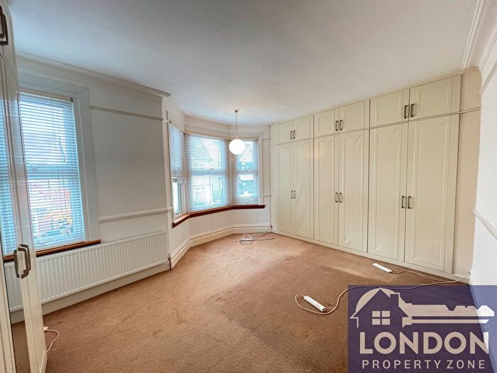 3 Bedroom Semi-Detached House To Rent In Chisholm Road, East Croydon, CR0