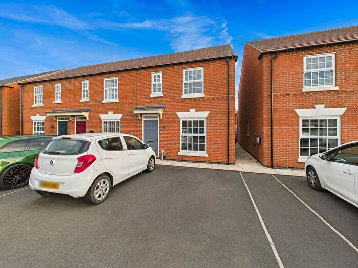3 Bedroom Terraced House For Sale In Lowick Close, Stenson Fields, DE24