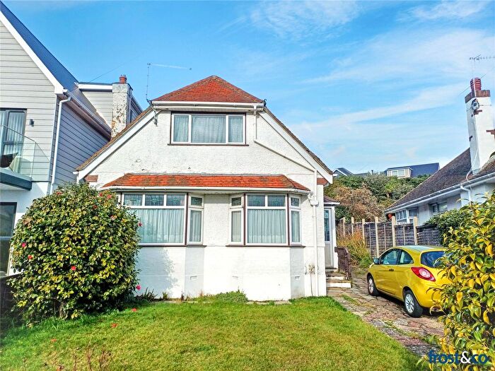 2 Bedroom Bungalow For Sale In Whitecliff Crescent, Whitecliff, Poole, Dorset, BH14