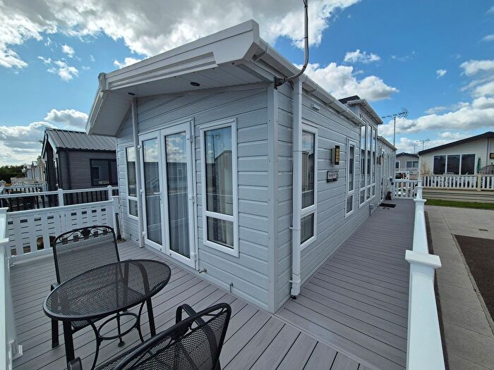 2 Bedroom Mobile/park Home For Sale In St. Johns Road, Whitstable, CT5