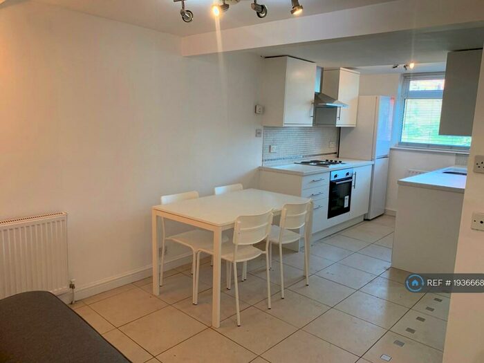 3 Bedroom Flat To Rent In Ranmoor, Sheffield, S10