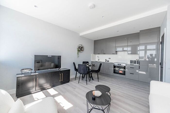 1 Bedroom Flat For Sale In Haredon House, North Cheam, Sutton, SM3