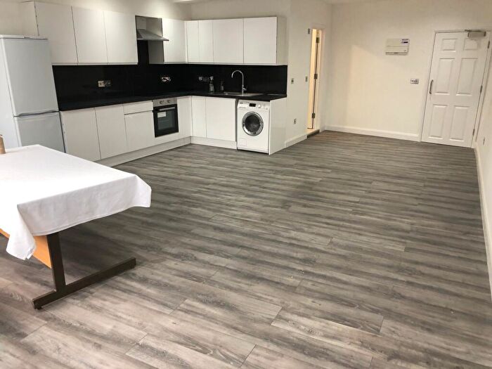 1 Bedroom Flat To Rent In London Road, Morden, SM4