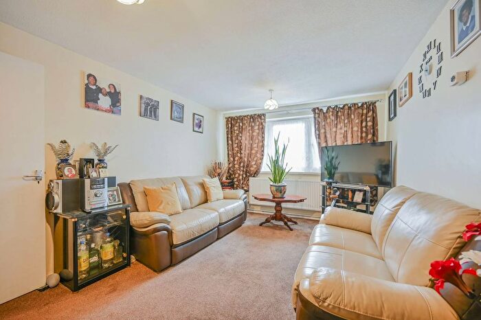 1 Bedroom Flat For Sale In Landseer Avenue, Manor Park, London, E12