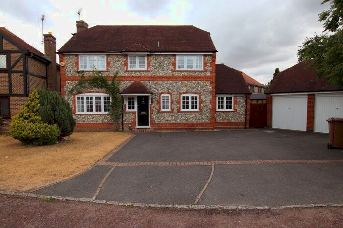 Property To Rent In Buckhurst Hill, The Warren, Bracknell, RG12