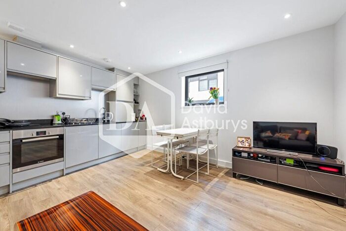 1 Bedroom Apartment To Rent In Dollis Mews, Finchley Central, London, N3