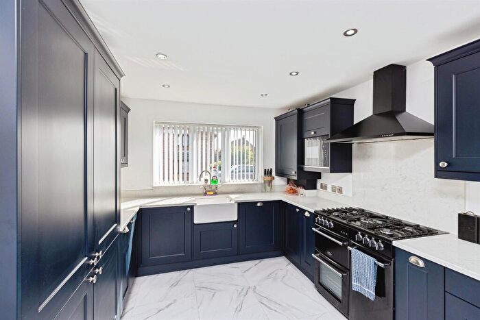 5 Bedroom Detached House For Sale In Harewood Way, Leeds, LS13