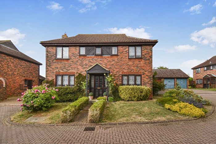4 Bedroom Detached House For Sale In Kings Pond Close, Dunton, SG18