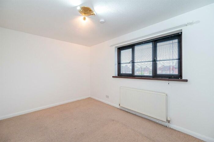 3 Bedroom End Of Terrace House For Sale In Broad Gardens, Portsmouth, PO6