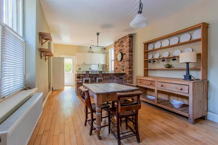 1 Bedroom Flat To Rent In Ninian Road, Roath, Cardiff CF23