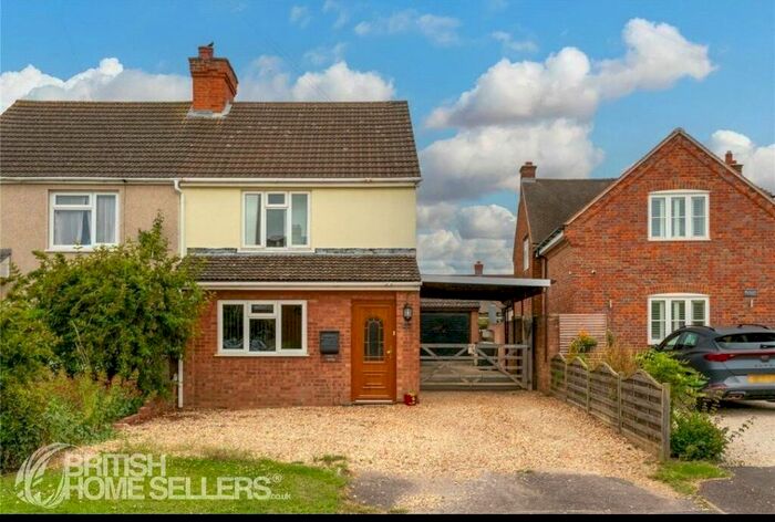 3 Bedroom Semi-Detached House For Sale In The Grove, Houghton Conquest, Bedford, Bedfordshire, MK45