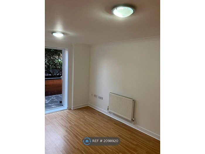 1 Bedroom Flat To Rent In Waxlow Way, Northolt, UB5