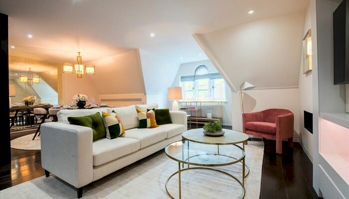 2 Bedroom Flat To Rent In Duke Street, London, Greater London, W1K