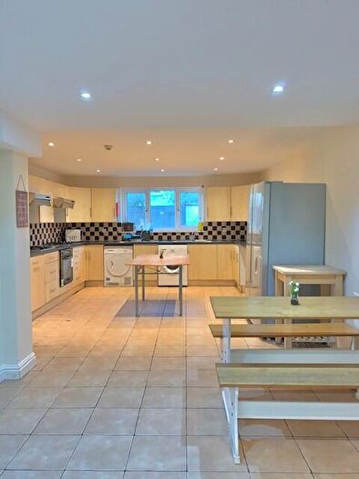 13 Bedroom House To Rent In Glynrhondda Street, Cardiff(City), CF24