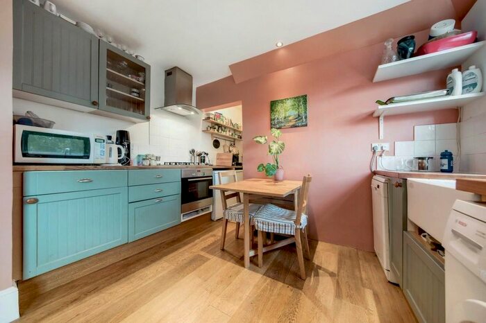 2 Bedroom Flat To Rent In Tunstall Road, SW9