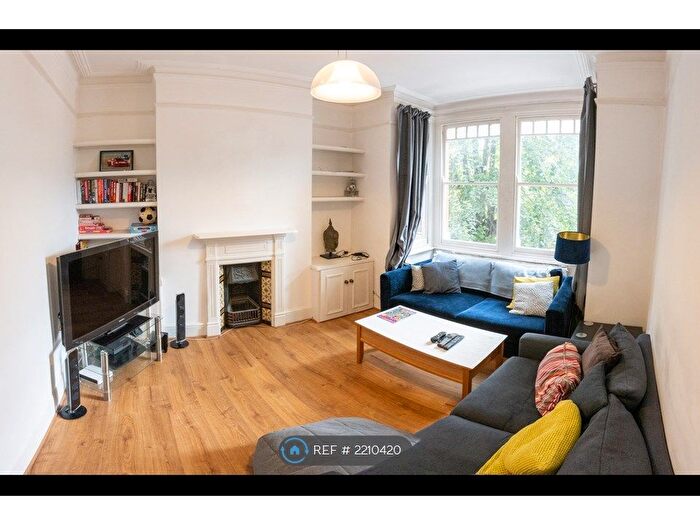 3 Bedroom Maisonette To Rent In Sidney Road, Twickenham, TW1