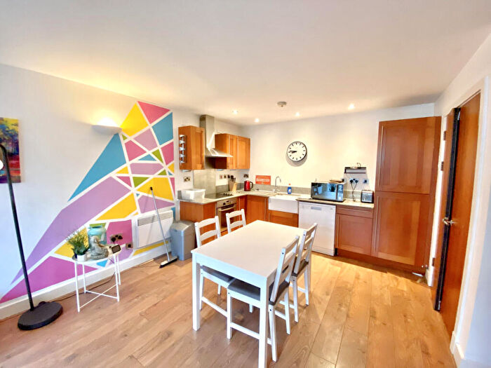 2 Bedroom Apartment To Rent In Isaac Way, Manchester, M4