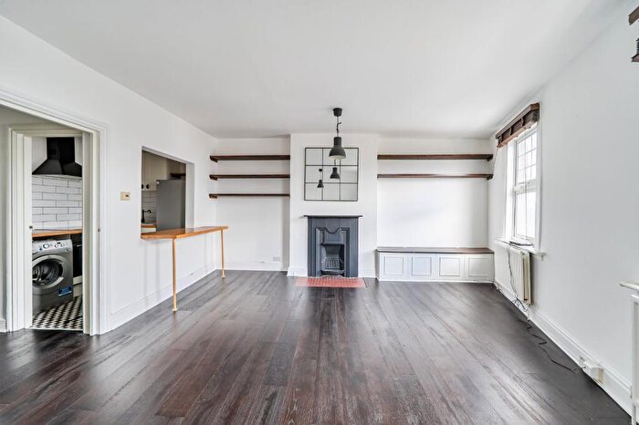 1 Bedroom Flat To Rent In Oldhill Street, Stoke Newington, London, N16