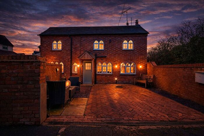 2 Bedroom Cottage For Sale In The Green, Snitterfield, CV37