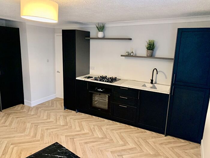 3 Bedroom Flat To Rent In Hilltown, Dundee, DD3