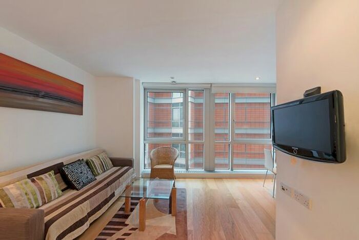 Studio To Rent In Ontario Tower, Blackwall, E14