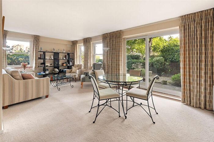 2 Bedroom Flat For Sale In Whistlers Avenue, London, SW11