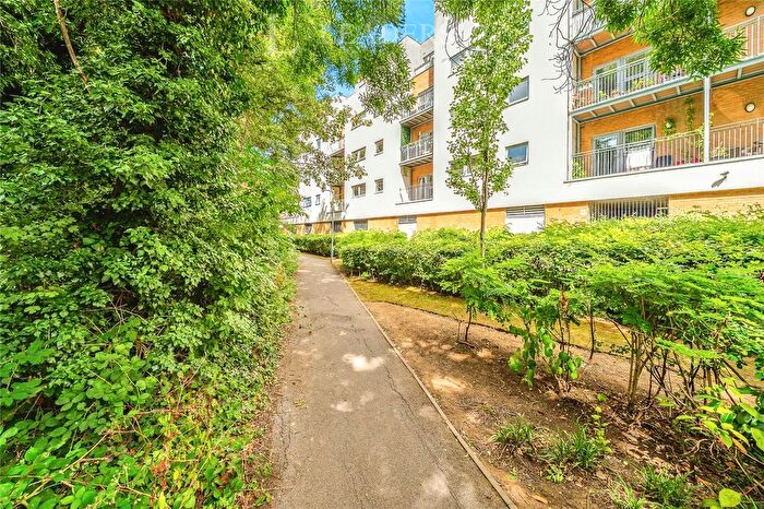 2 Bedroom Flat For Sale In Sovereign Way, Tonbridge, Kent, TN9