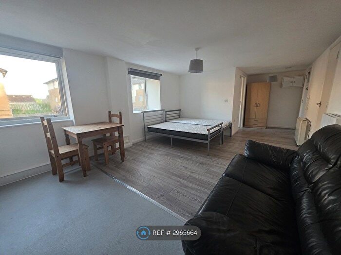 Studio To Rent In Milliners Court, Luton, LU3